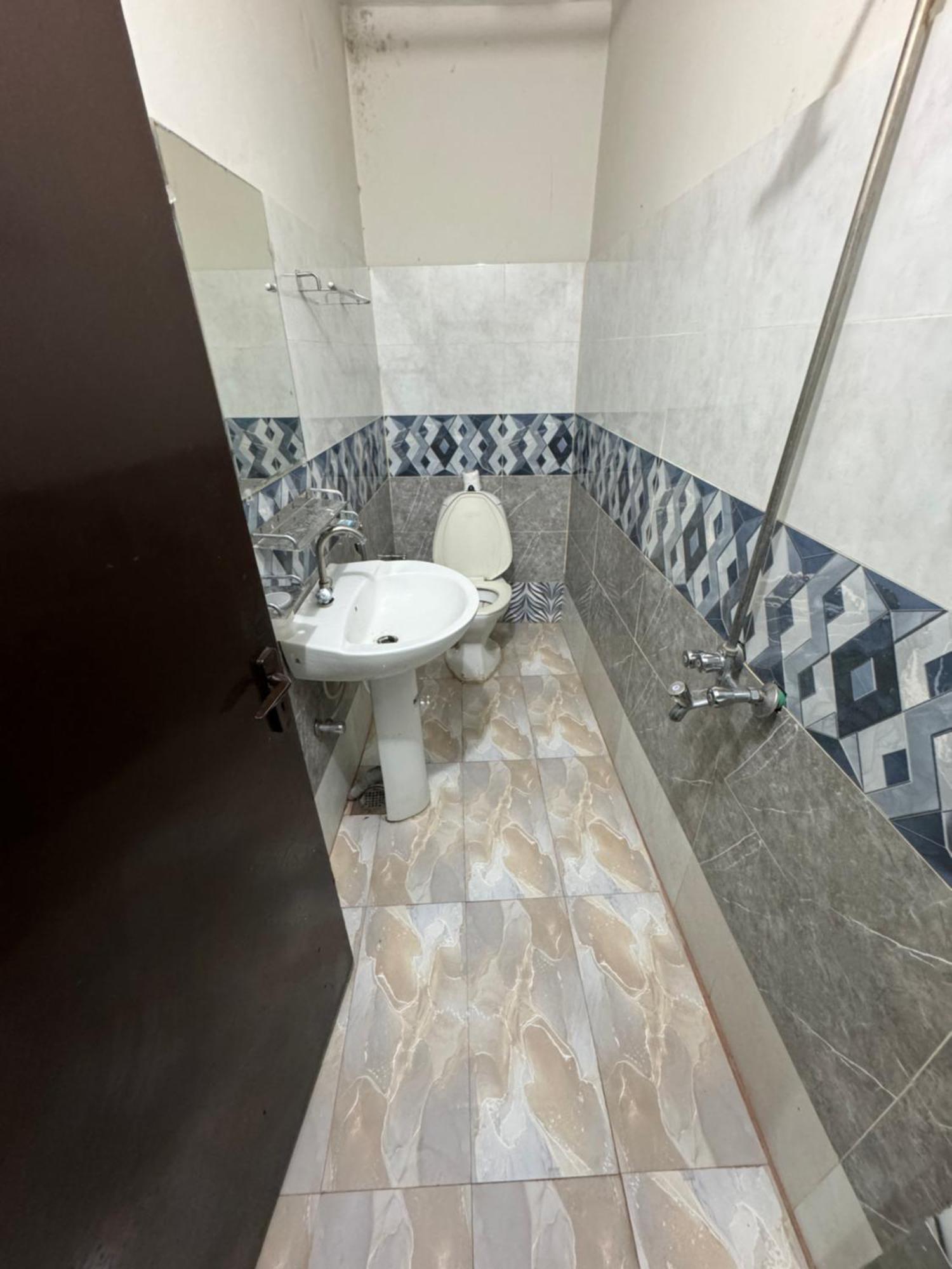 Decent Lodge Guest House Islamabad Exterior photo
