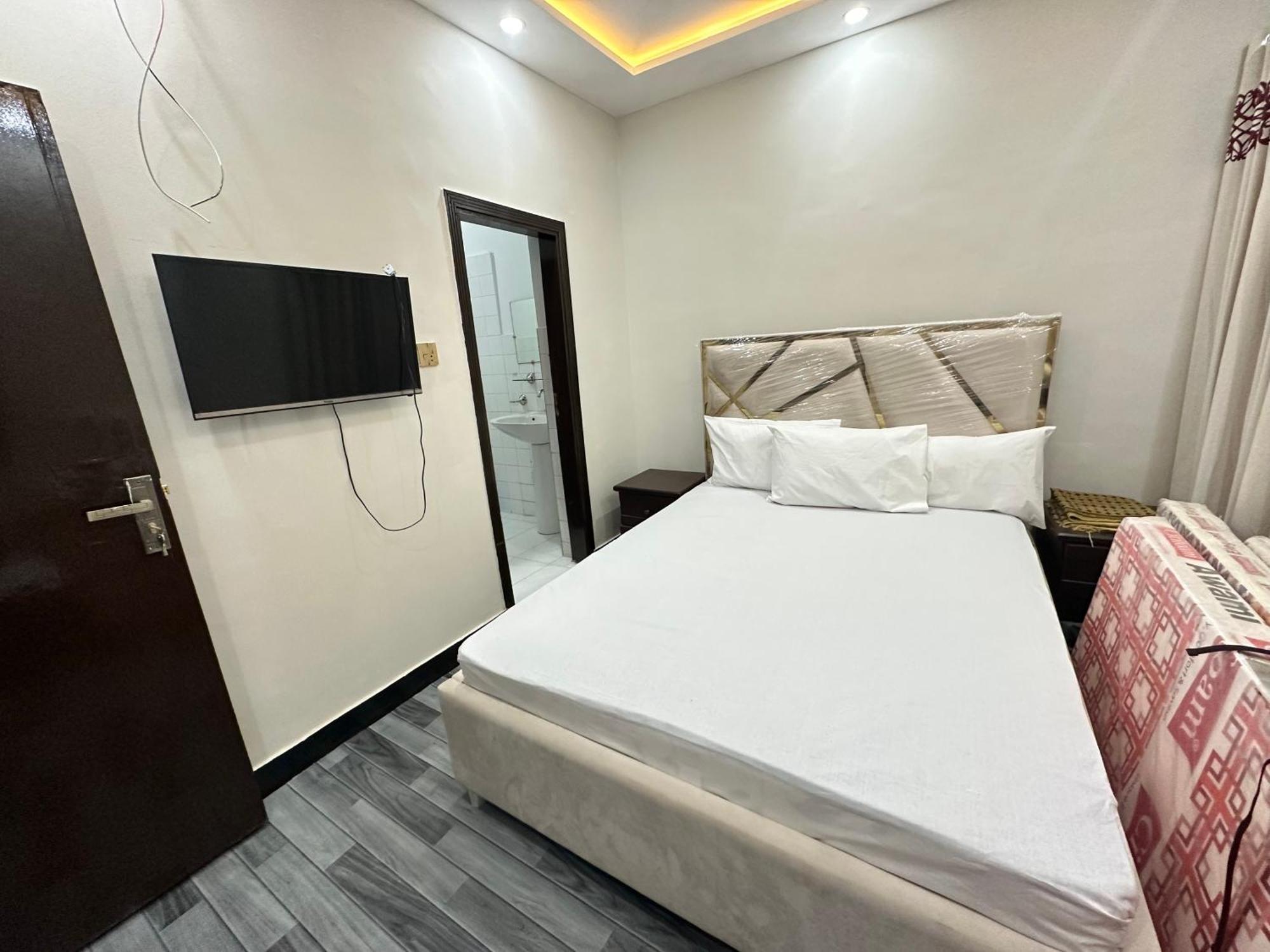 Decent Lodge Guest House Islamabad Exterior photo